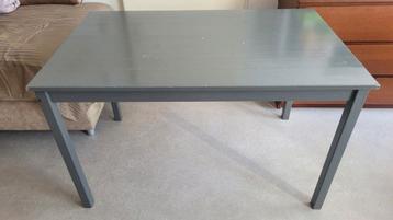 Grijze Eettafel beschikbaar voor biedingen