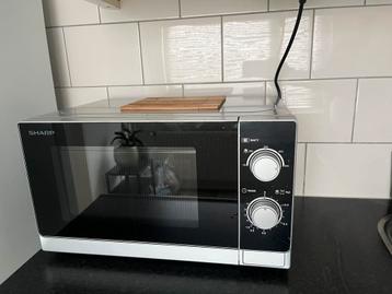 Sharp Microwave (ready for pickup 19 December) beschikbaar voor biedingen