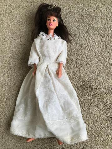 Barbie met donker haar beschikbaar voor biedingen