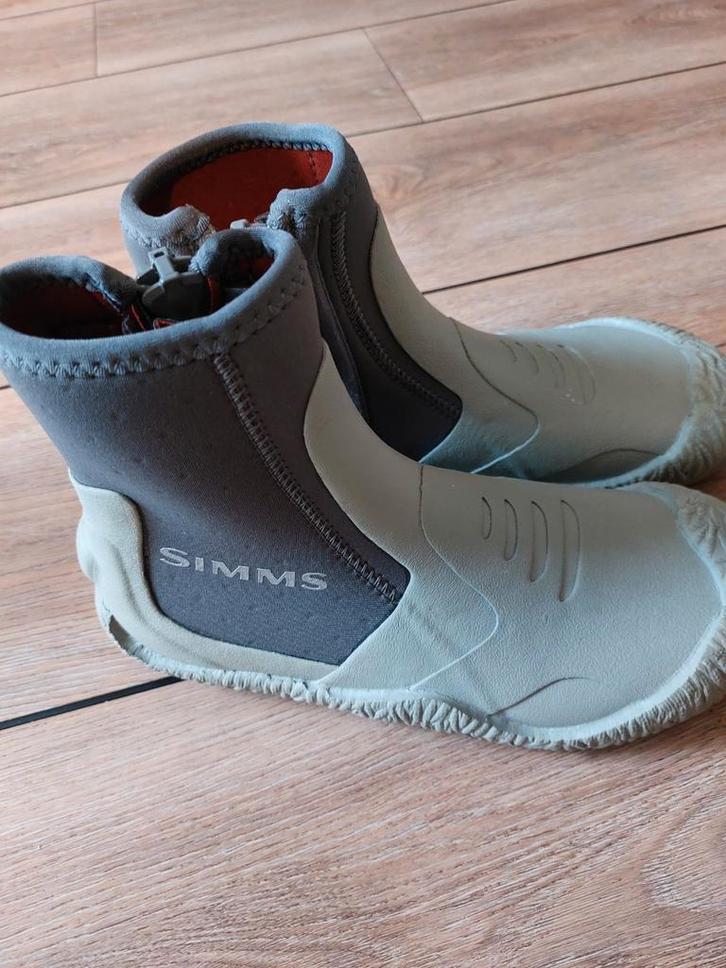 Simms Zipit Bootie II Grey
(Maat 44), Watersport en Boten, Hengelsport | Vliegvissen, Nieuw, Ophalen