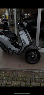 Vespa sprint (snorplaat) orgineel carbon., Fietsen en Brommers, Scooters | Vespa, Ophalen, Zo goed als nieuw, Overige modellen