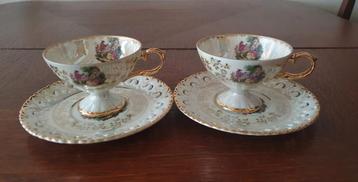 Kop en schotel  beschikbaar voor biedingen