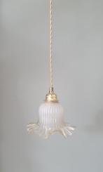 vintage franse glazen hanglamp in bloemvorm, Huis en Inrichting, Lampen | Hanglampen, Vintage, Ophalen of Verzenden, Minder dan 50 cm