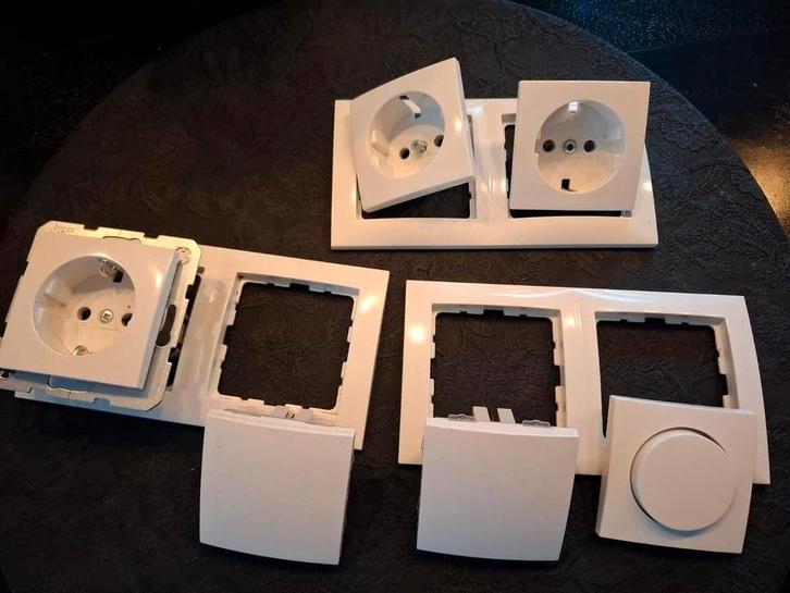 Berker Stopcontact, Dimmer en Lichtknoppen, Doe-het-zelf en Verbouw, Elektra en Kabels, Gebruikt, Overige typen, Ophalen of Verzenden
