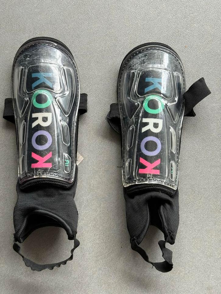 Scheenbeschermers Korok - Maat XS, Sport en Fitness, Hockey, Gebruikt, Overige typen, Ophalen