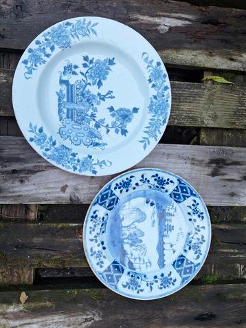 Twee Chinese porseleinen borden (32 en 28,5 cm) beschikbaar voor biedingen