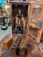 Antieke microscoop kast 40 cm h. €230., Antiek en Kunst, Antiek | Gereedschap en Instrumenten, Ophalen