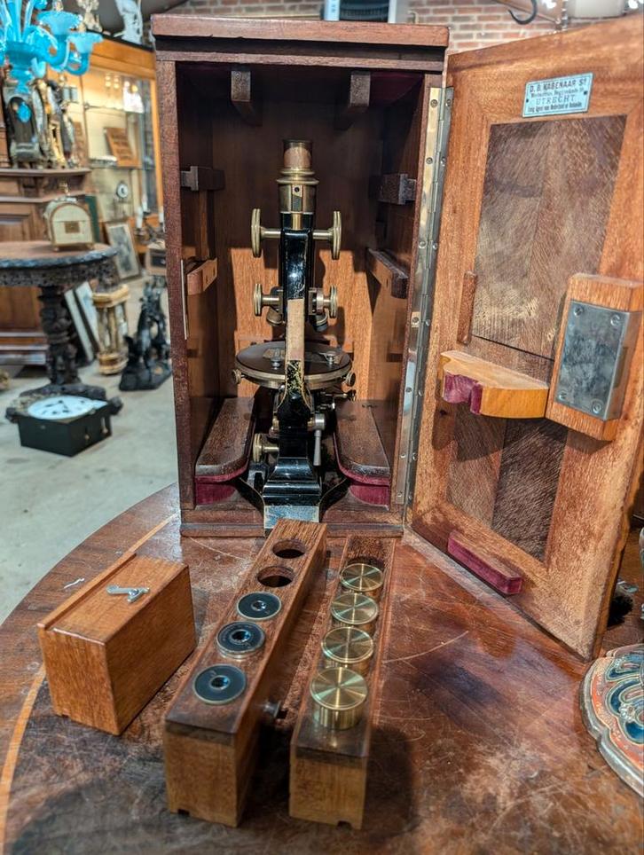 Antieke microscoop kast 40 cm h. €230., Antiek en Kunst, Antiek | Gereedschap en Instrumenten, Ophalen