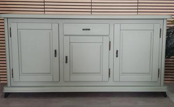 ☘Prachtig, robuust dressoir. Mooie groene kleur. Stalen poot beschikbaar voor biedingen