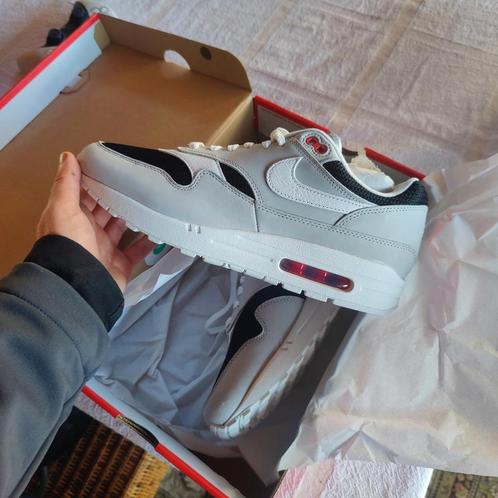 Nike Air Max 1 Urawa 2.0 - Nieuw in Doos, Kleding | Heren, Schoenen, Nieuw, Sneakers of Gympen, Zwart, Ophalen of Verzenden