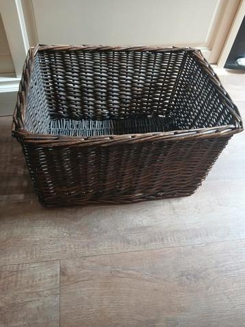Mand 50x38.5x28 beschikbaar voor biedingen