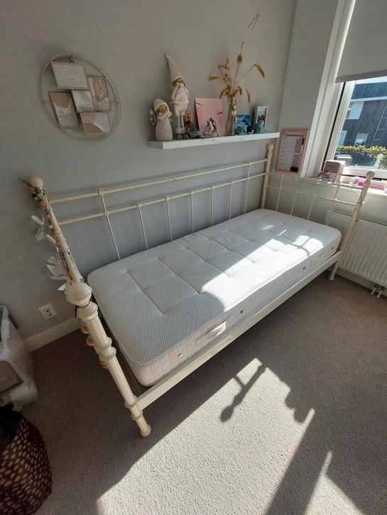 Meisjesbed, Huis en Inrichting, Slaapkamer | Bedden, Eenpersoons, 90 cm, Metaal, Wit, Ophalen