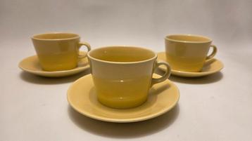 Arabia kilta geel 3 kop en schotels  beschikbaar voor biedingen