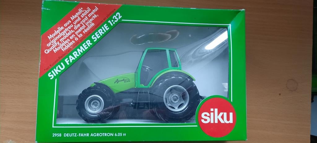 Deutz agrotron 6.05 tt, Hobby en Vrije tijd, Modelauto's | 1:32, Zo goed als nieuw, Tractor of Landbouw, SIKU, Ophalen of Verzenden