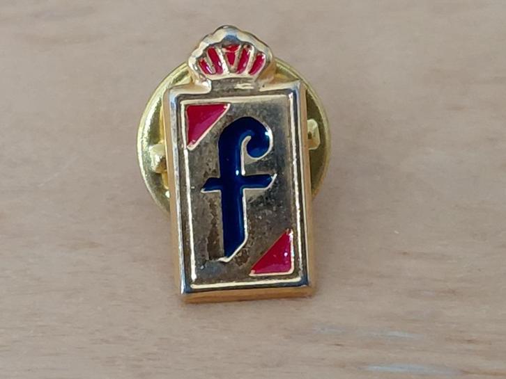 Pin Pininfarina, Italiaanse ontwerper van auto's, Verzamelen, Speldjes, Pins en Buttons, Zo goed als nieuw, Speldje of Pin, Transport