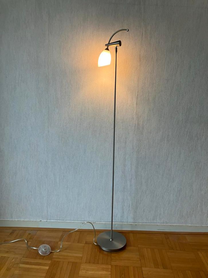 Staande Lamp RVS Melkglas Verstelbaar, Huis en Inrichting, Lampen | Vloerlampen, Gebruikt, 100 tot 150 cm, Metaal, Ophalen
