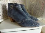 JULIE DEE enkellaarsjes suede jeansblauw studs maat 40 zgan, Kleding | Dames, Schoenen, Lage of Enkellaarzen, Blauw, JULIE DEE