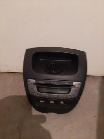 Radio console voor een Peugeot 107 beschikbaar voor biedingen