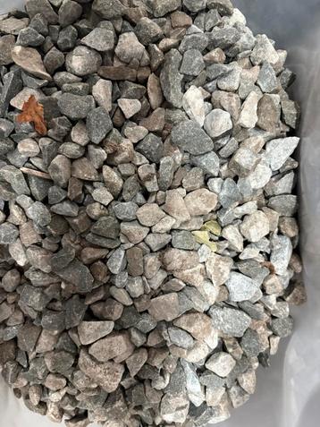 Natuursteen 16/22. Grind. Voor in de tuin beschikbaar voor biedingen