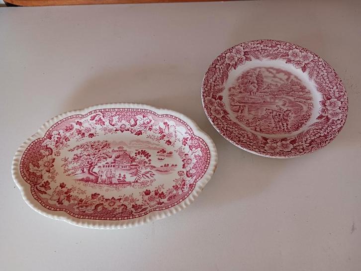 1 rood bordje en 1 rood schaaltje, Antiek en Kunst, Antiek | Keramiek en Aardewerk, Ophalen