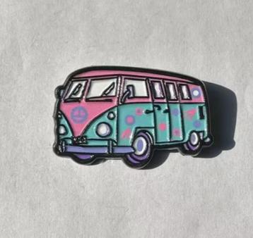 V.W. CAMPER emaille PIN. beschikbaar voor biedingen