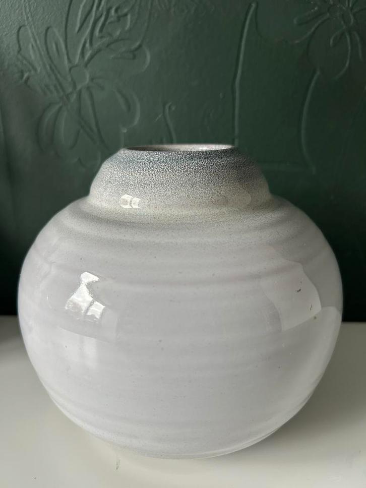 Schoonhoven plateel vaas Frans van Katwijk 1930's, Huis en Inrichting, Woonaccessoires | Vazen, Zo goed als nieuw, Wit, Minder dan 50 cm