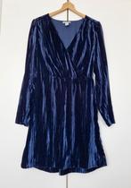 Donkerblauwe velvet jurk H&M maat 40, Kleding | Dames, Maat 38/40 (M), H&M, Zo goed als nieuw, Knielengte