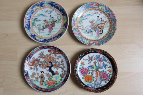 4 oude porseleinen Japanse borden met voorstellingen, Antiek en Kunst, Antiek | Porselein, Verzenden