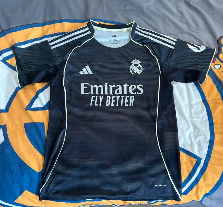 Real madrid uittenue 25/26 Maat S, Sport en Fitness, Voetbal, Zo goed als nieuw, Shirt, Maat S, Ophalen of Verzenden