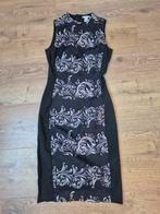H&M zwarte kokerjurk met roze bloemige details, maat 38, Maat 38/40 (M), H&M, Zwart, Ophalen of Verzenden