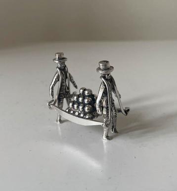 Kaasdragers, Hollands zilver miniatuurtje. beschikbaar voor biedingen