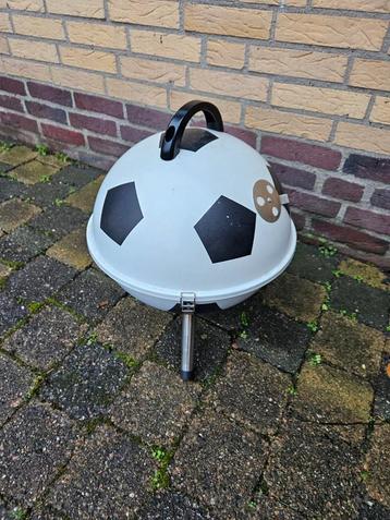 Voetbal houtskool bbq € 15,- beschikbaar voor biedingen