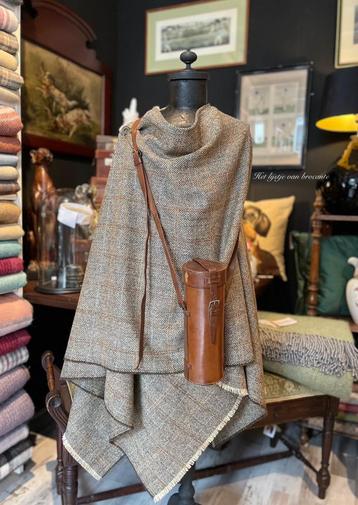 Schotse Harris Tweed omslag poncho Bracken Herringbone beschikbaar voor biedingen