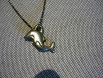 Zilverkleurige ketting met Dolfijn hangertje beschikbaar voor biedingen