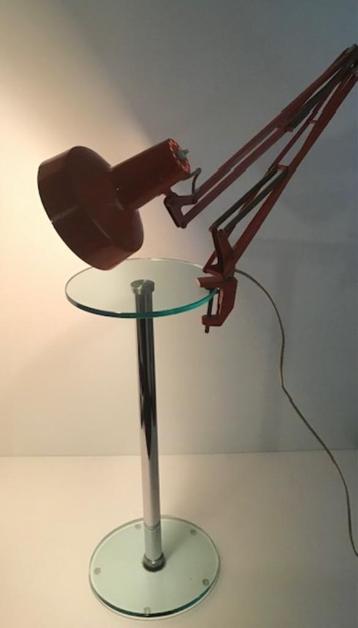 Nette vintage architecten lamp in de kleur oranje beschikbaar voor biedingen