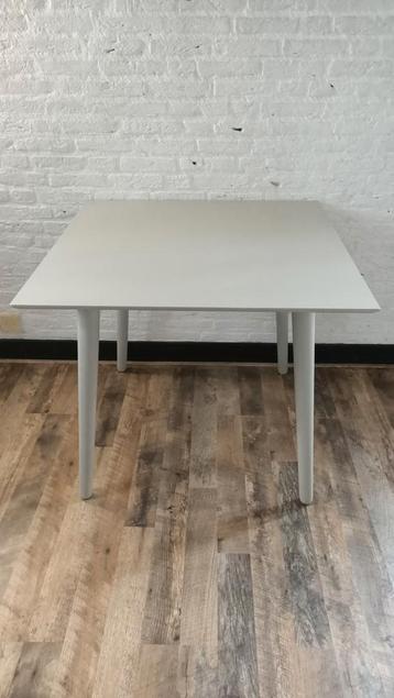 Nieuw In doos ByBoo Grey eettafel 90x90 cm beschikbaar voor biedingen