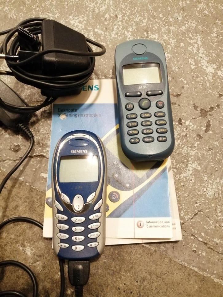 VOOR LIEFHEBBER TWEE VINTAGE SIEMENS TELEFOONS A55/M35+LADER, Telecommunicatie, Overige Telecommunicatie, Gebruikt, Verzenden