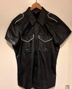 ZwartLeren shirt met witte bies, Mr B, maat xl valt kleiner, Kleding | Heren, Carnavalskleding en Feestkleding, Verzenden, Maat 48/50 (M)