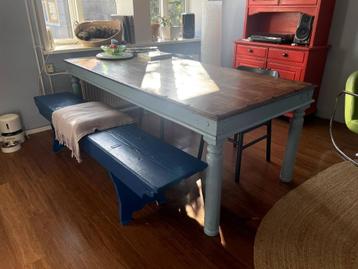 Eettafel beschikbaar voor biedingen