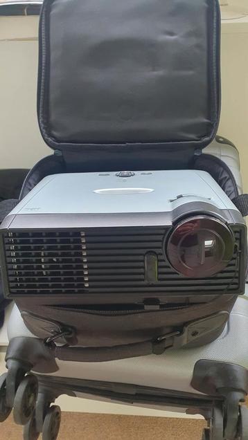Optoma beamer met Nobo scherm aangeboden. beschikbaar voor biedingen