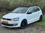 Volkswagen Polo 1.2 MATCH / PANO / PDC / HALF LEDER / STOEL, Voorwielaandrijving, Euro 5, 967 kg, Zwart