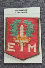 Embleem 1ste divisie 7 december op karton, Verzamelen, Embleem of Badge, Nederland, Ophalen of Verzenden, Landmacht
