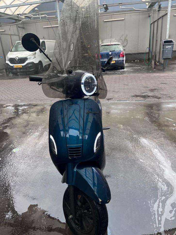 Santini Capri 2021 scooter + helm + warmtedeken & quad lock, Fietsen en Brommers, Snorfietsen en Snorscooters, Gebruikt, Overige merken