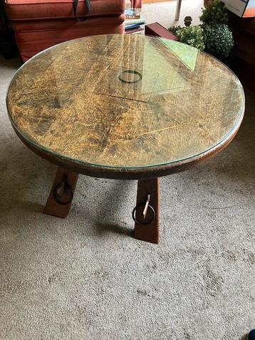 Gratis eikenhouten salontafel beschikbaar voor biedingen