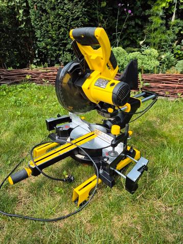 Stanley FME 721 afkortzaag met onderstel beschikbaar voor biedingen
