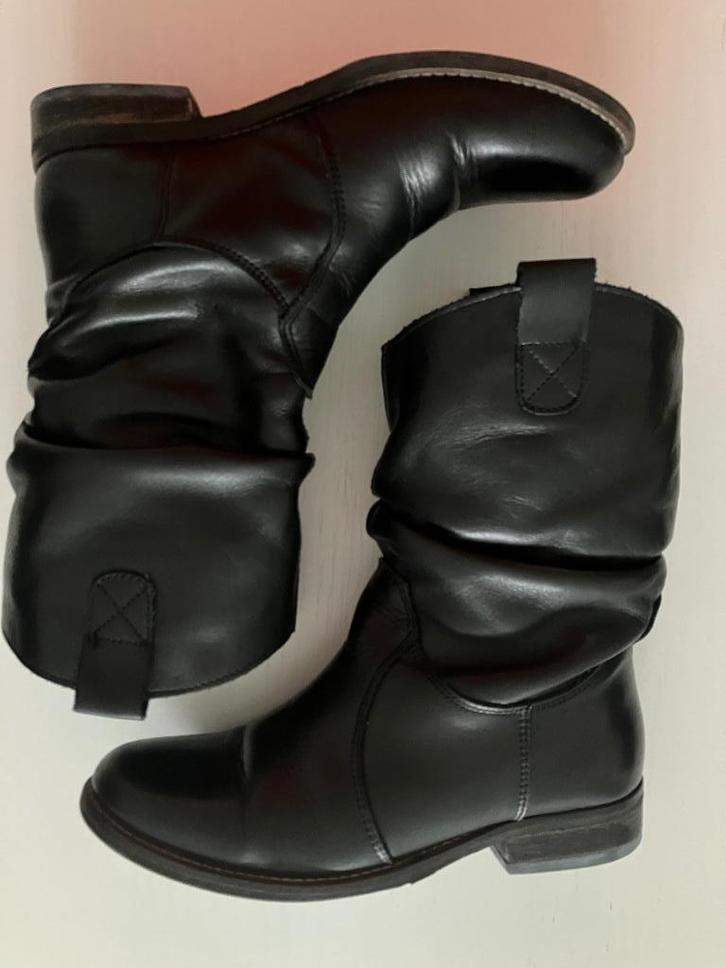 Dameslaarzen zwart leer 38, Kleding | Dames, Schoenen, Gedragen, Lage of Enkellaarzen, Zwart, Ophalen of Verzenden