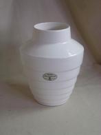 Vintage witte aardewerken vaas Flora Hardenberg, Huis en Inrichting, Wit, Aardewerk of Porselein, Ophalen of Verzenden, Zo goed als nieuw