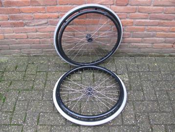 Rolstoel wielen en Quick release steekassen beschikbaar voor biedingen