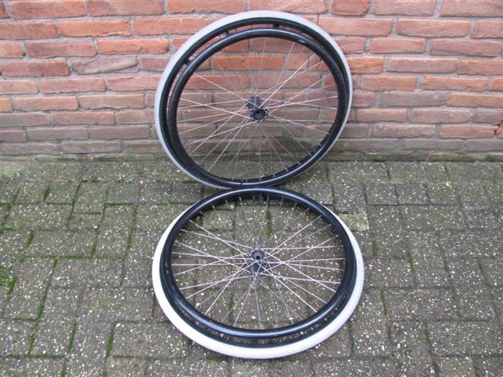 Rolstoel wielen en Quick release steekassen, Diversen, Rolstoelen, Gebruikt, Duwrolstoel, Ophalen of Verzenden