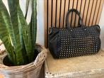 Heerlijke leren tas met goudkleurige studs, Sieraden, Tassen en Uiterlijk, Tassen | Reistassen en Weekendtassen, Minder dan 35 cm